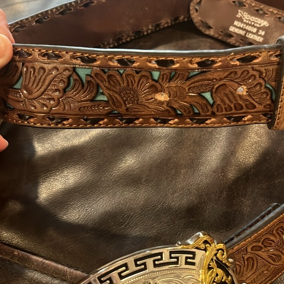 Nicola genuine leather belt with bullhead buckle - Picture 4 of 4